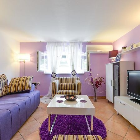 Apartment Mirana With Garden And Free Parking Zadar Room photo