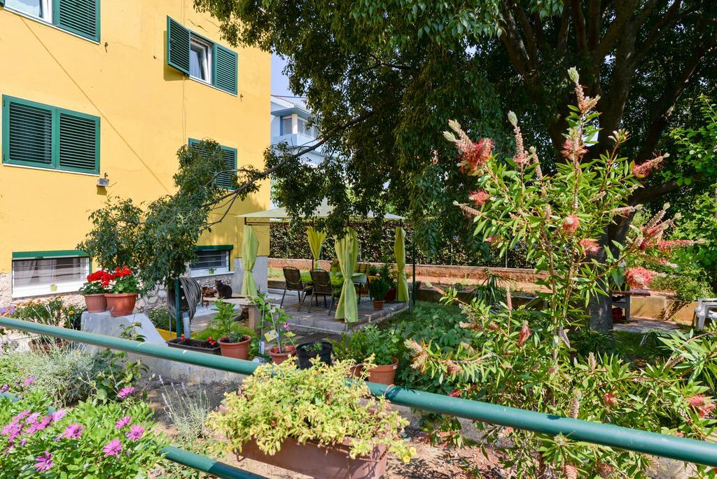 Apartment Mirana With Garden And Free Parking Zadar Room photo