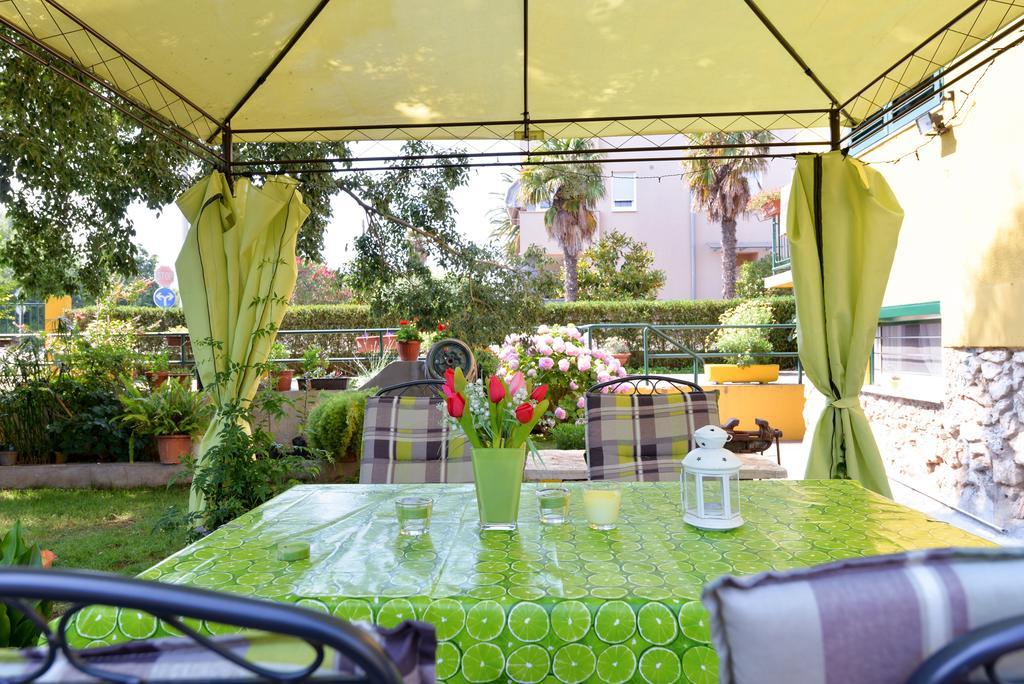 Apartment Mirana With Garden And Free Parking Zadar Room photo