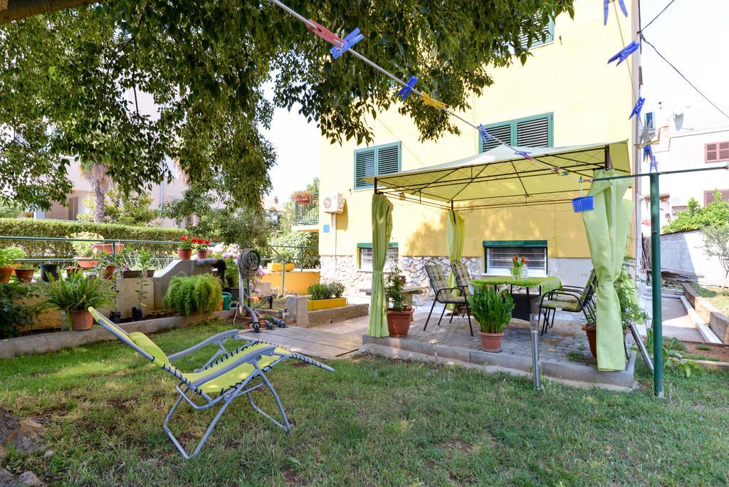 Apartment Mirana With Garden And Free Parking Zadar Room photo