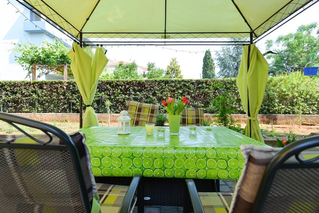 Apartment Mirana With Garden And Free Parking Zadar Room photo