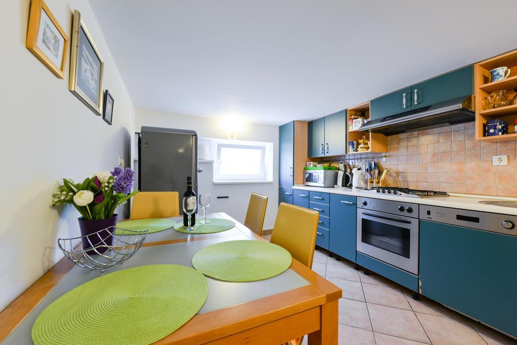 Apartment Mirana With Garden And Free Parking Zadar Room photo