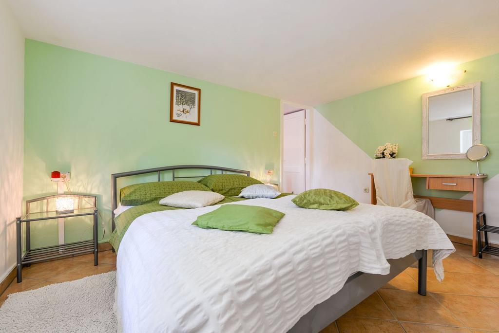 Apartment Mirana With Garden And Free Parking Zadar Room photo