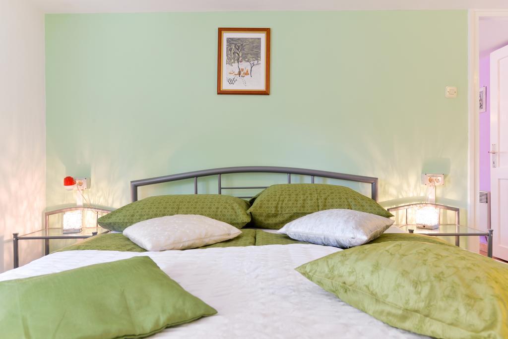 Apartment Mirana With Garden And Free Parking Zadar Room photo