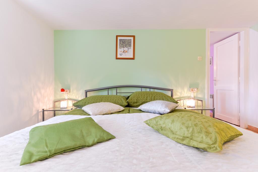 Apartment Mirana With Garden And Free Parking Zadar Room photo