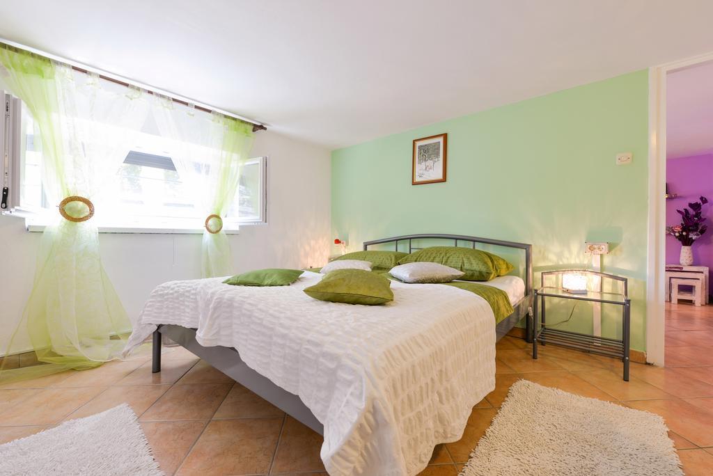 Apartment Mirana With Garden And Free Parking Zadar Room photo
