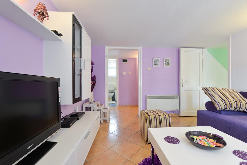 Apartment Mirana With Garden And Free Parking Zadar Room photo