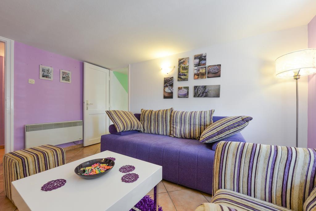 Apartment Mirana With Garden And Free Parking Zadar Room photo