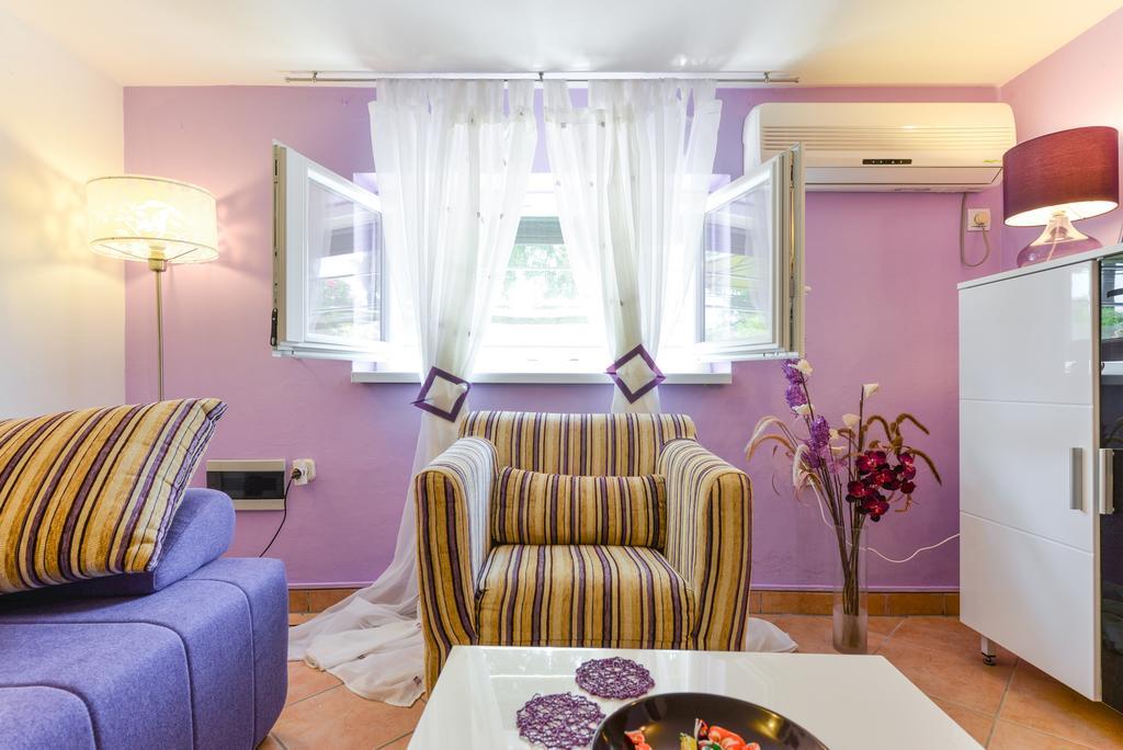 Apartment Mirana With Garden And Free Parking Zadar Room photo