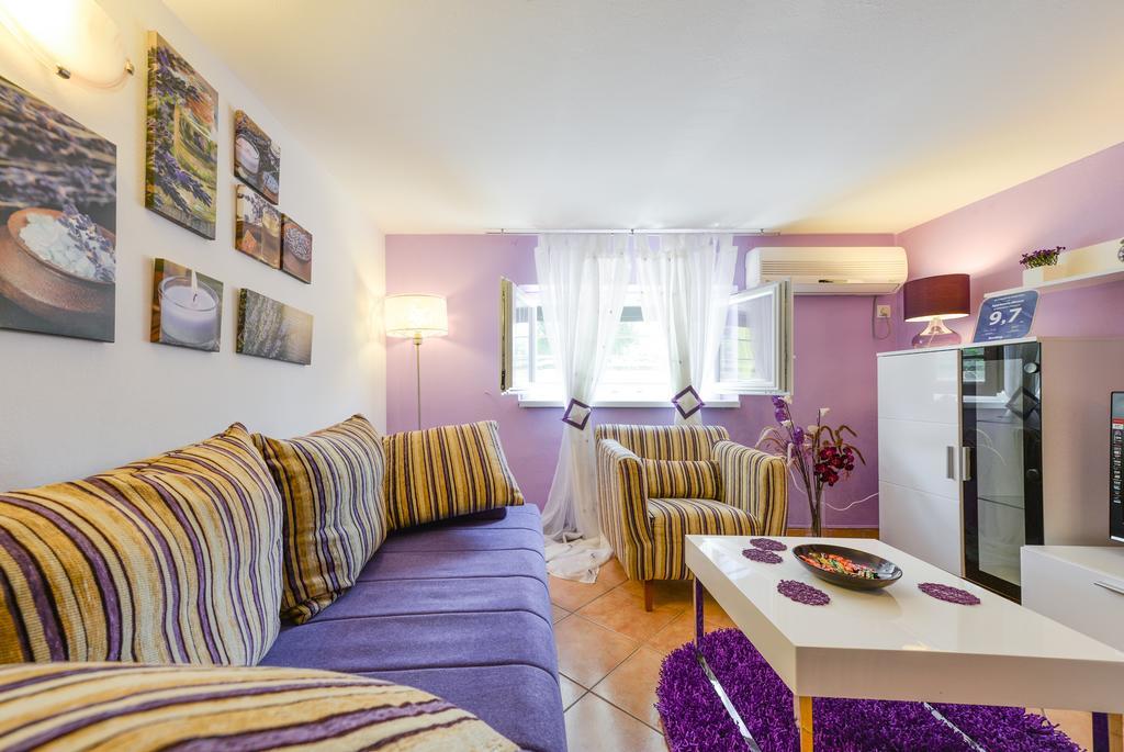 Apartment Mirana With Garden And Free Parking Zadar Room photo