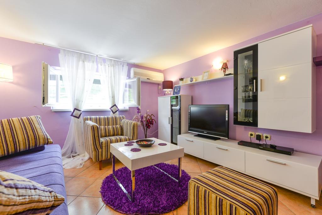 Apartment Mirana With Garden And Free Parking Zadar Room photo
