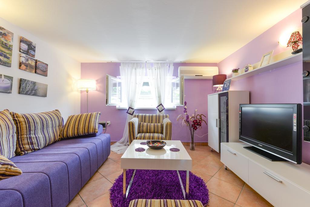 Apartment Mirana With Garden And Free Parking Zadar Room photo