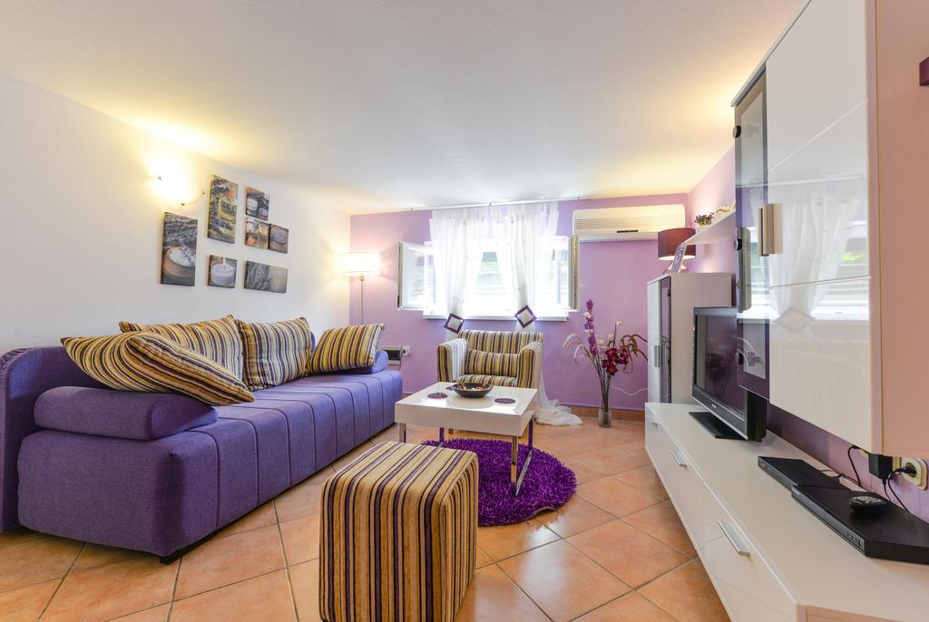 Apartment Mirana With Garden And Free Parking Zadar Room photo