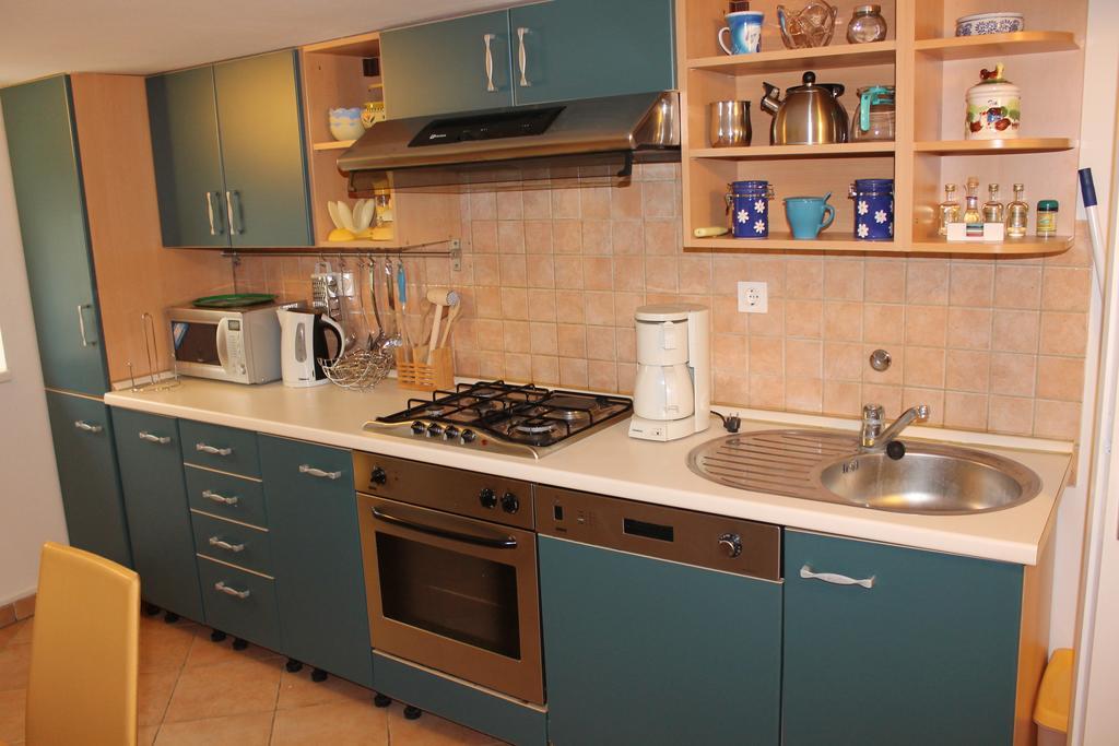 Apartment Mirana With Garden And Free Parking Zadar Room photo
