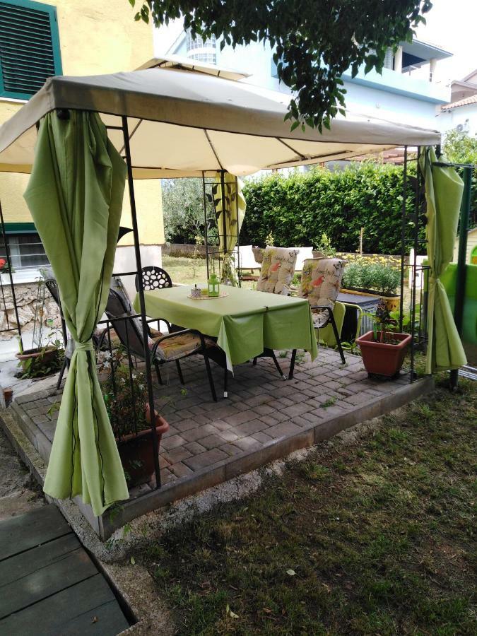 Apartment Mirana With Garden And Free Parking Zadar Exterior photo